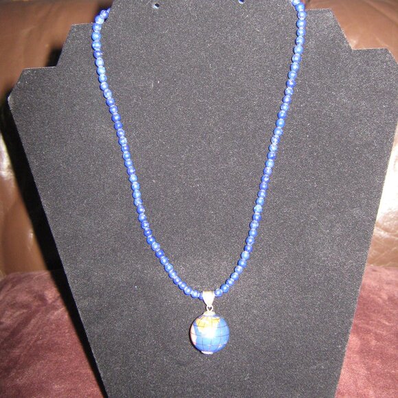 Vintage Earth Gems Gold Tone Watch with Matching Globe Necklace - Picture 7 of 9